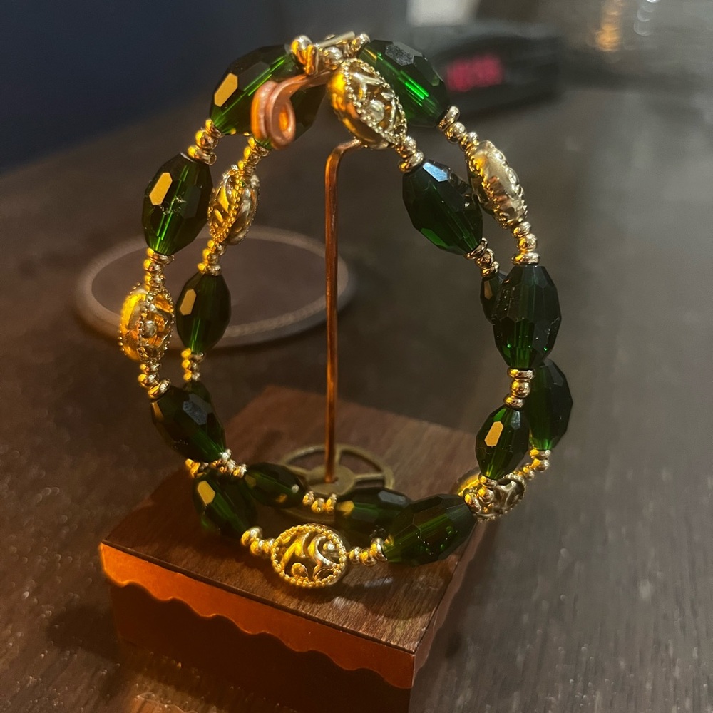 Green and gold beaded bracelet